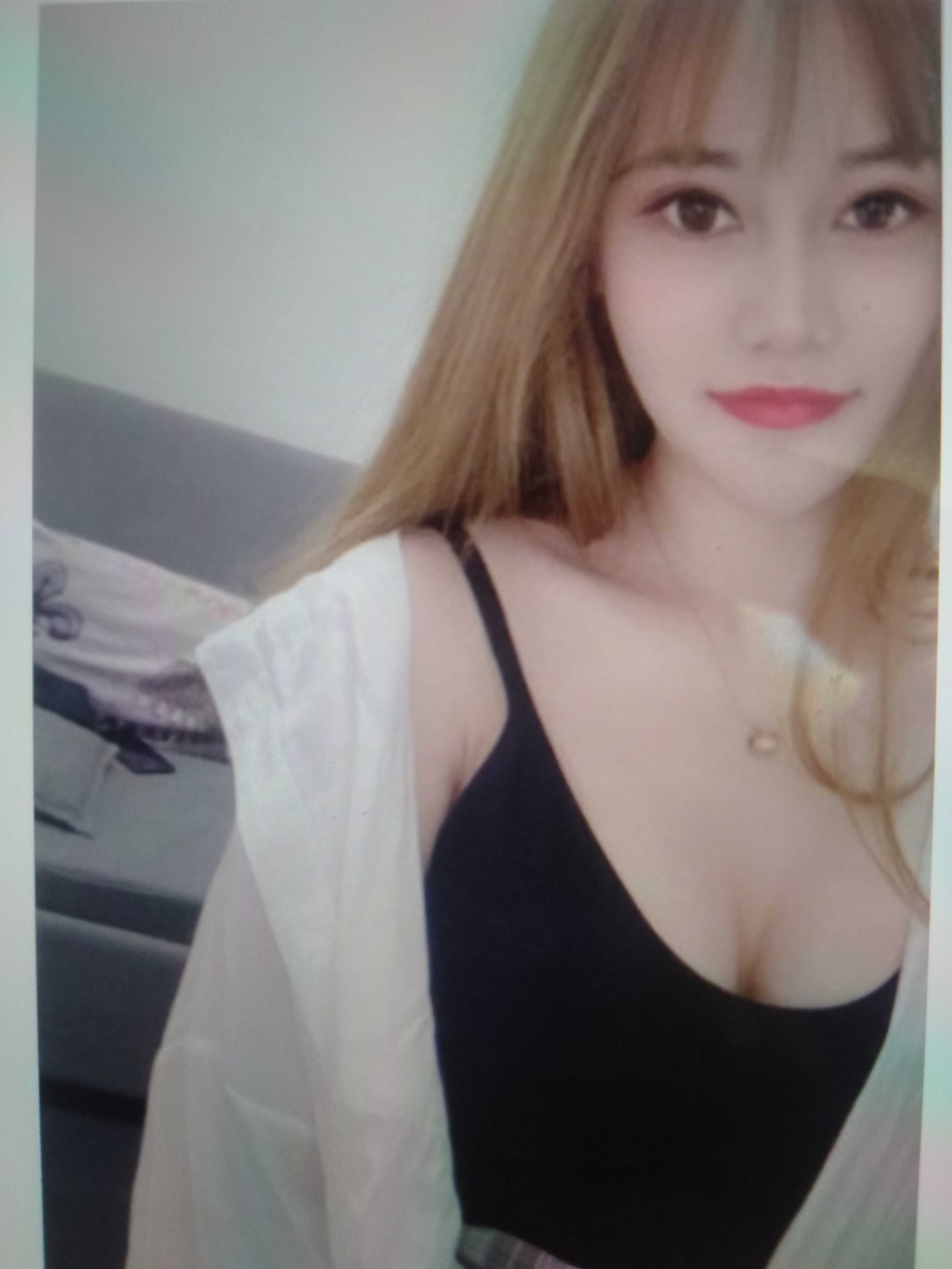 年轻漂亮大胸妹子 服务热情